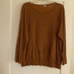 Relaxed ruffle hem top for women